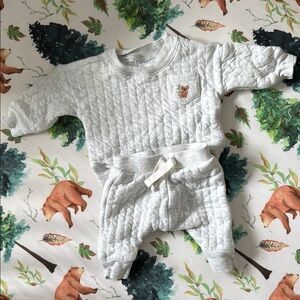 Adorable Quilted Baby Outfit in Light Gray